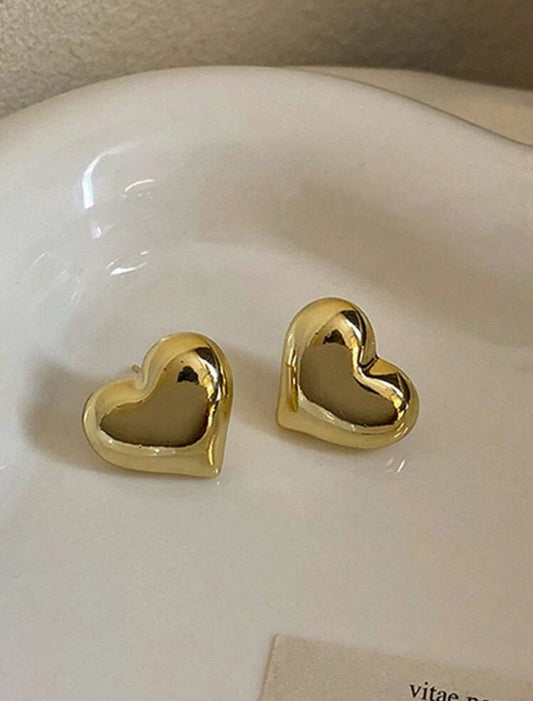 Gold heart earring stud